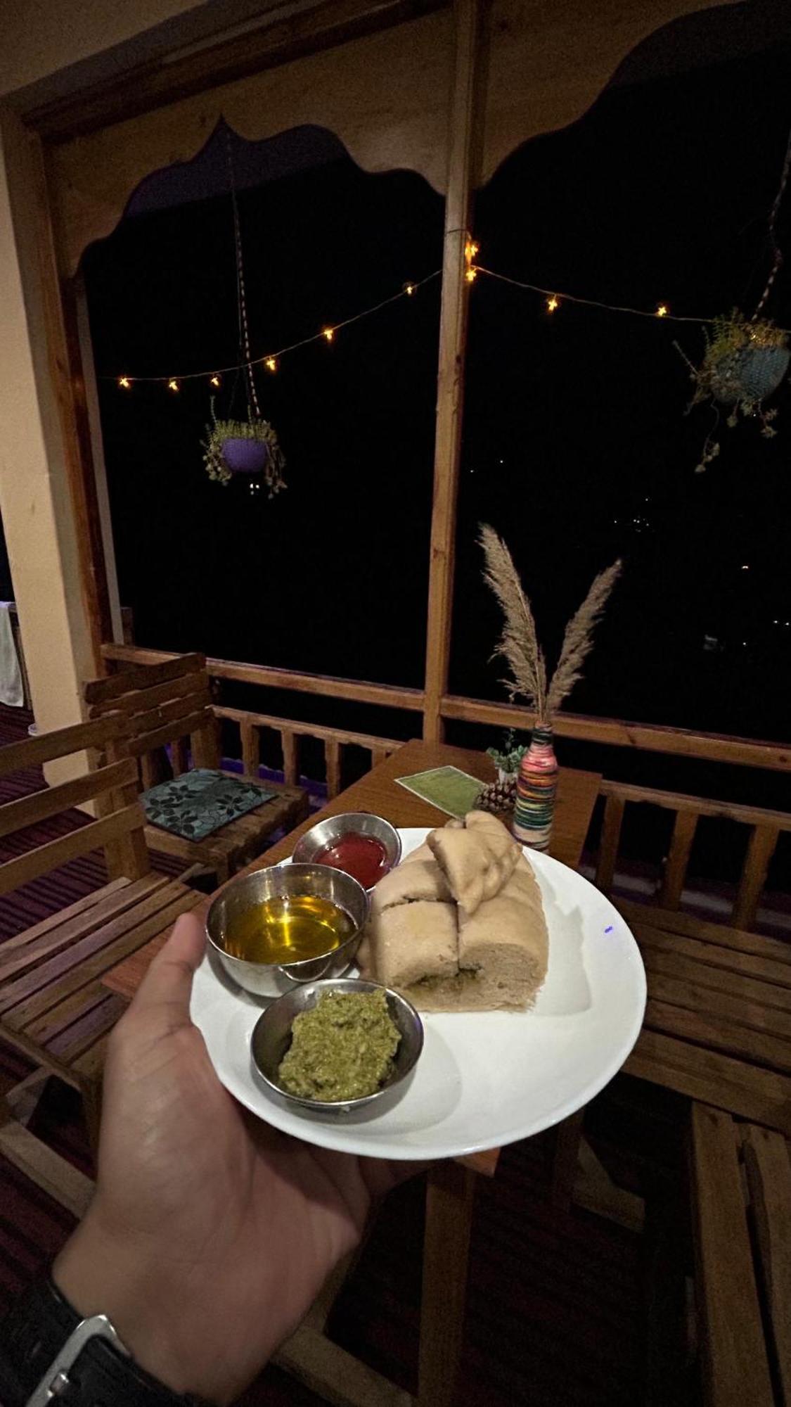 Mozo Inn&Cafe Jibhi Banjar Luaran gambar