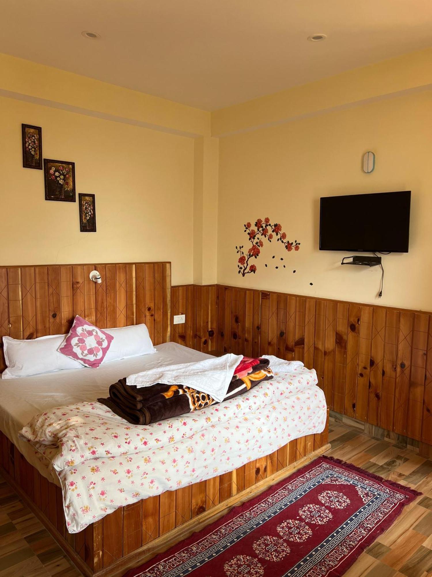 Mozo Inn&Cafe Jibhi Banjar Luaran gambar